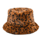 De herfst en de winter bindt de nieuwe van de de pluchekleur van de Emmerhoed de luipaarddruk de hoeden warme hoed van het kleurstofbassin