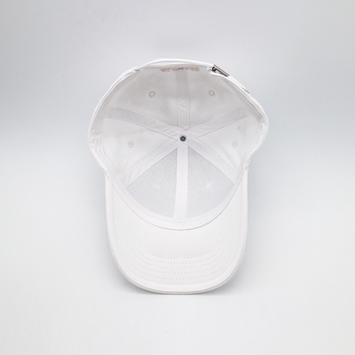 Unisex cap met gebogen zicht, geborduurd logo Baseball caps, contraststof en metalen achterste sluiting