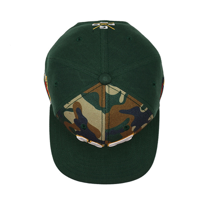 Adembenemende plastic snapbackhoeden met gestructureerde platte rand en aangepaste borduurwerk logo camouflage kleur