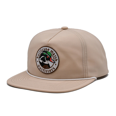 Lichte, ademend snapbackkappen met plastic sluiting en borduurplaat