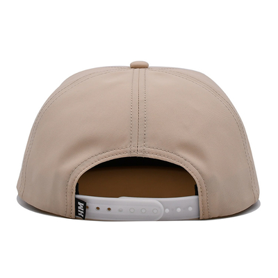 Lichte, ademend snapbackkappen met plastic sluiting en borduurplaat
