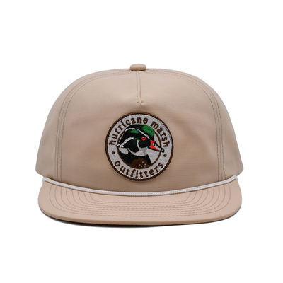 Lichte, ademend snapbackkappen met plastic sluiting en borduurplaat