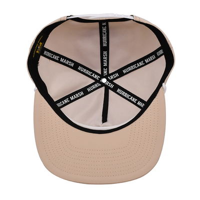 Lichte, ademend snapbackkappen met plastic sluiting en borduurplaat
