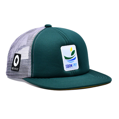 Op maat gemaakte spons Comfortable 6 Panel Flat Visor Constructed Trucker Cap Met Borduurplaat