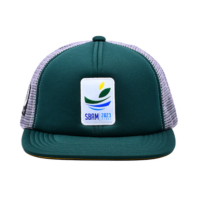 Op maat gemaakte spons Comfortable 6 Panel Flat Visor Constructed Trucker Cap Met Borduurplaat