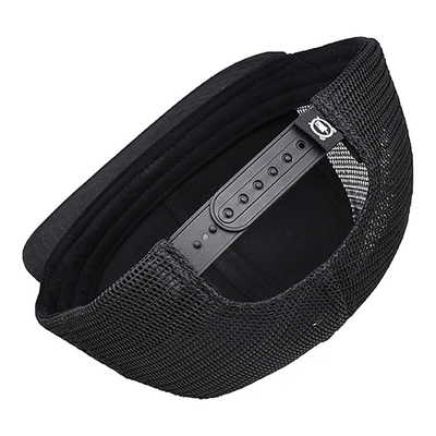 Unisex trucker cap met geborduurd logo en geweven label