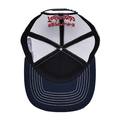 Geconstrueerde profiel trucker cap met plastic snapback en geborduurd logo