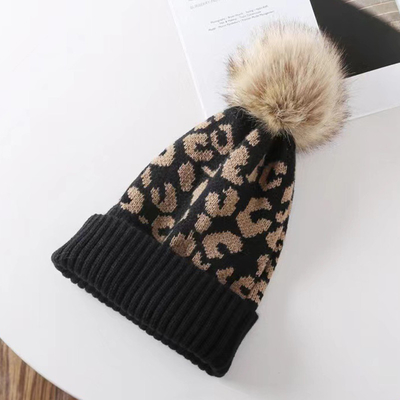 Hoogwaardige Pom Pom Winter Leopard Print Beanie Groothandel Zachte Warme Gebreide Beanie Hoeden