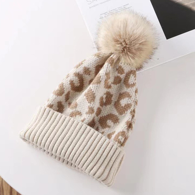 Hoogwaardige Pom Pom Winter Leopard Print Beanie Groothandel Zachte Warme Gebreide Beanie Hoeden