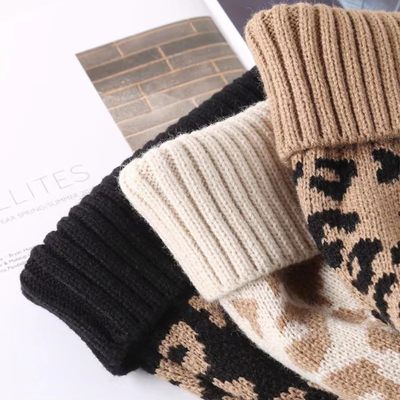 Hoogwaardige Pom Pom Winter Leopard Print Beanie Groothandel Zachte Warme Gebreide Beanie Hoeden