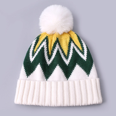 Op maat geborduurde bonnetten winter gebreide streep gemodelleerde warme zachte pompom puff print bonnetten fabrikant