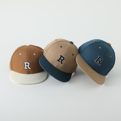 Hoogwaardige kinderen katoen platte rand sport hoed borduur brief kind outdoor snapback cap