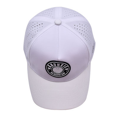 OEM Custom 5 Panel Rubber Pvc Logo Lasergesneden Gat Geperforeerde Sport Performance Dad Hat, Witte Waterdichte UV-bestendige Baseball Cap