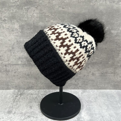 Pom Pom Skull Cap Beanie Winter Warm Stretch Fit voor Heren Dames Unisex Sport Buitenactiviteiten Aangepaste Logo Beanies
