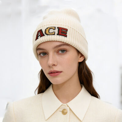 Aanpasbare hoeden van wol die een natuurlijke isolatie en een klassieke look bieden, perfect voor winterkledingcollecties