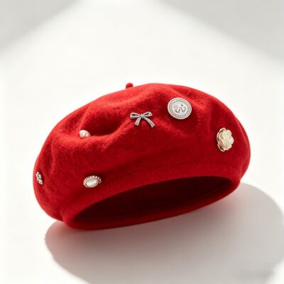 Red Wool Blend Beret with High Durability for All Seasons and Customized Size Casual Winter Beret Cap for Ladies (RWBBB) is een winterberet voor vrouwen.