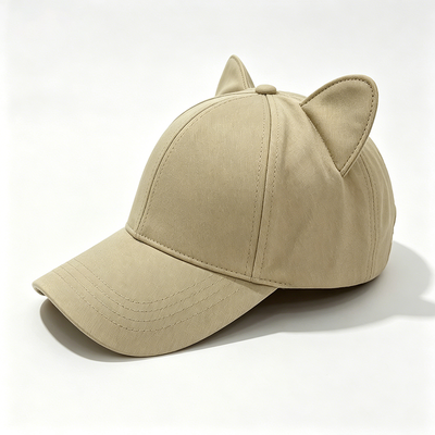 Oem aangeboden baseballpet met zes panelen en plastic gesp aan de achterkant. Klassieke look, ideaal voor casual teamsportoutfits en weggeefacties